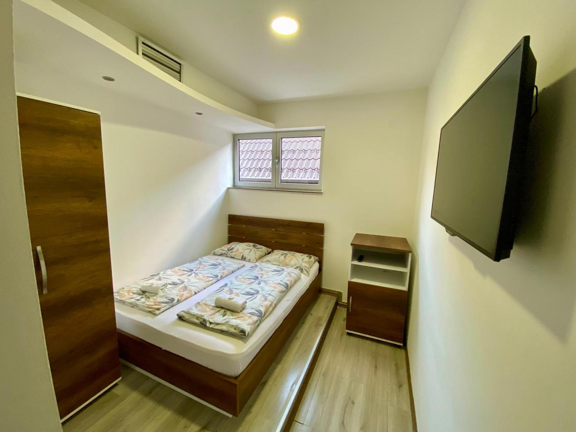Hotel Irish Bihać エクステリア 写真