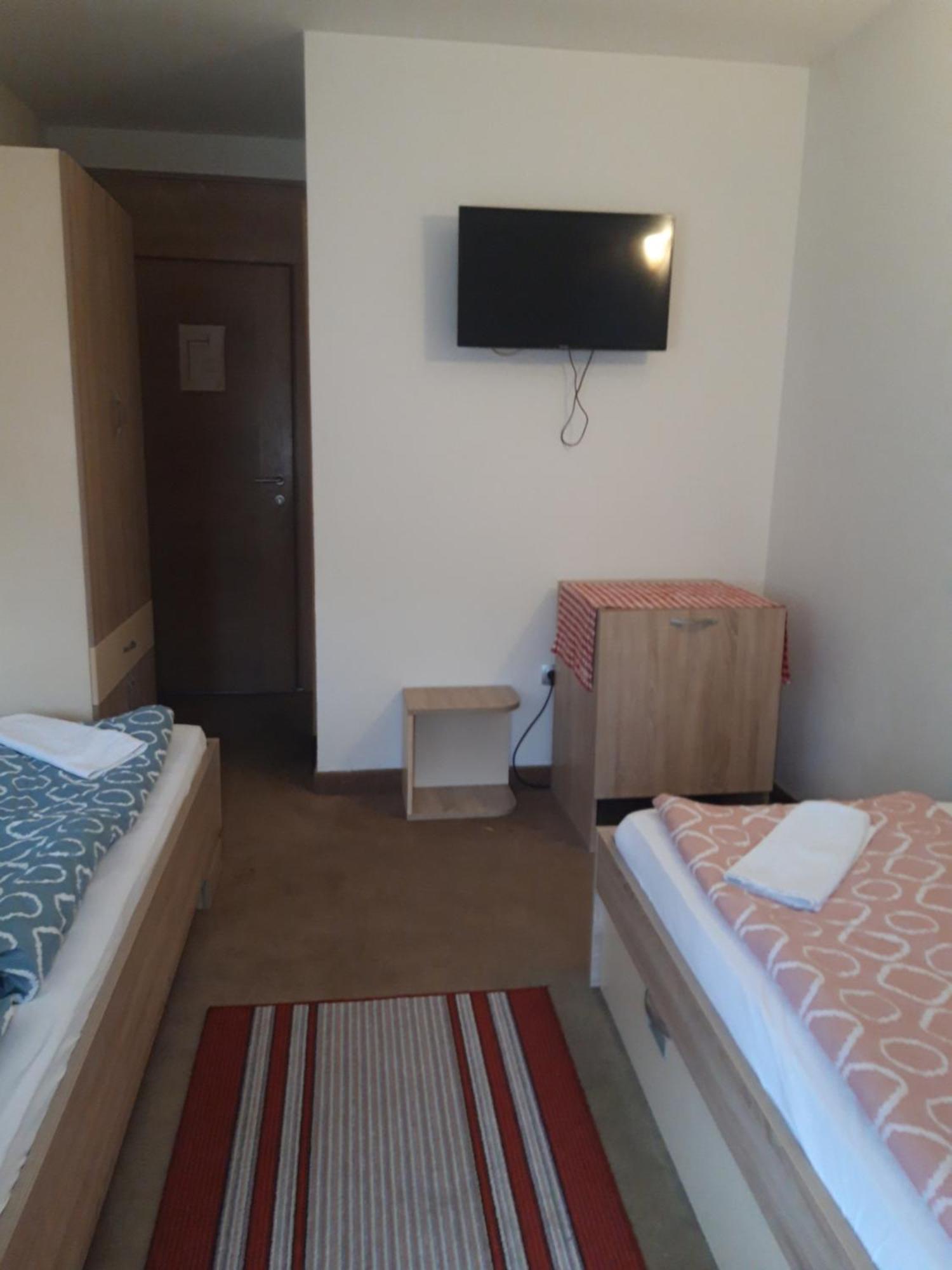 Hotel Irish Bihać エクステリア 写真